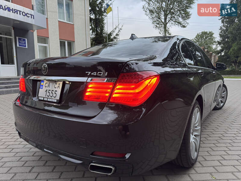 Седан BMW 7 Series 2012 в Шполі