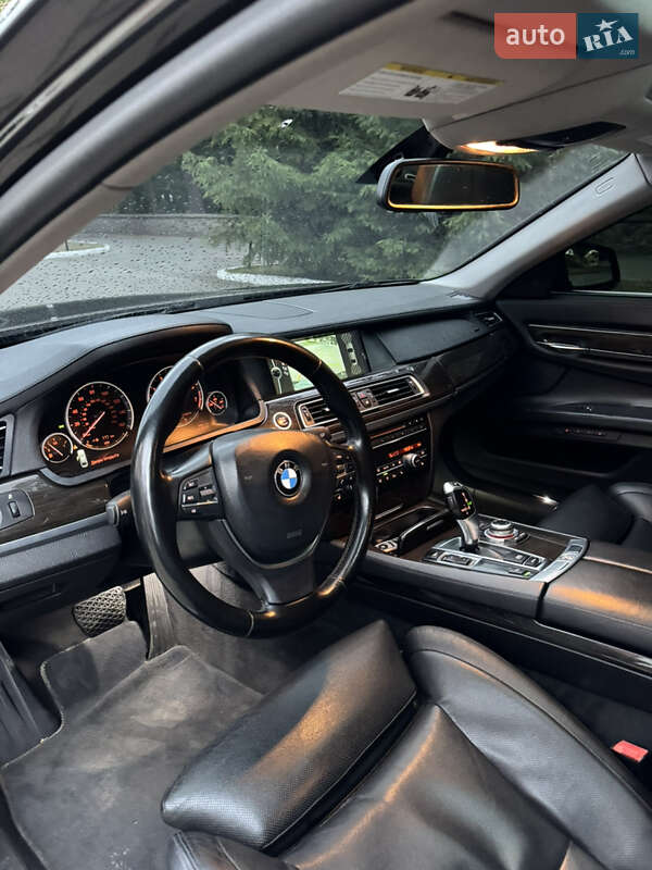 Седан BMW 7 Series 2012 в Шполі