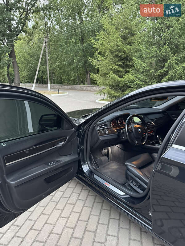 Седан BMW 7 Series 2012 в Шполі