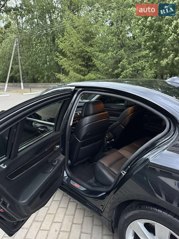 Седан BMW 7 Series 2012 в Шполі