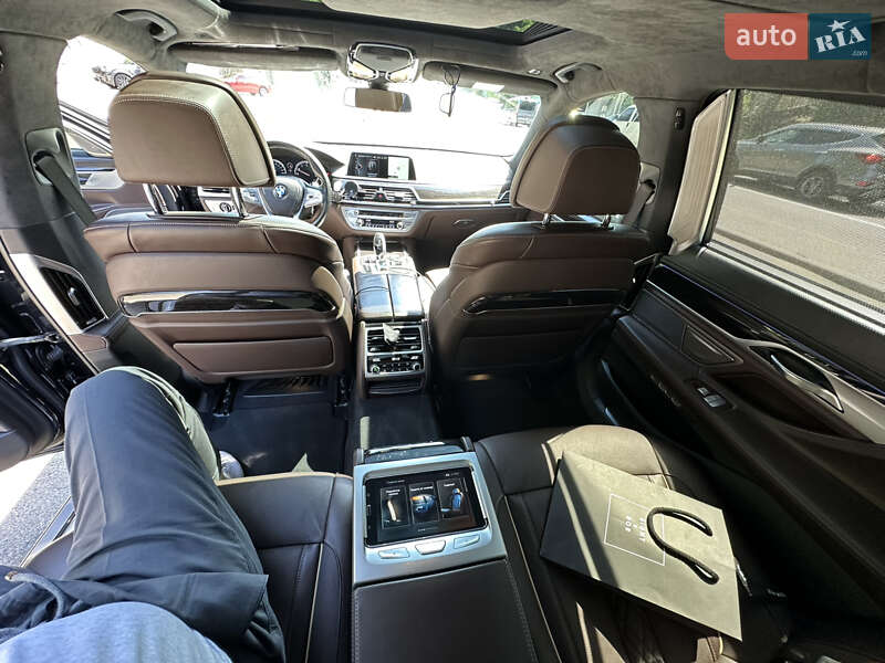 Седан BMW 7 Series 2017 в Києві