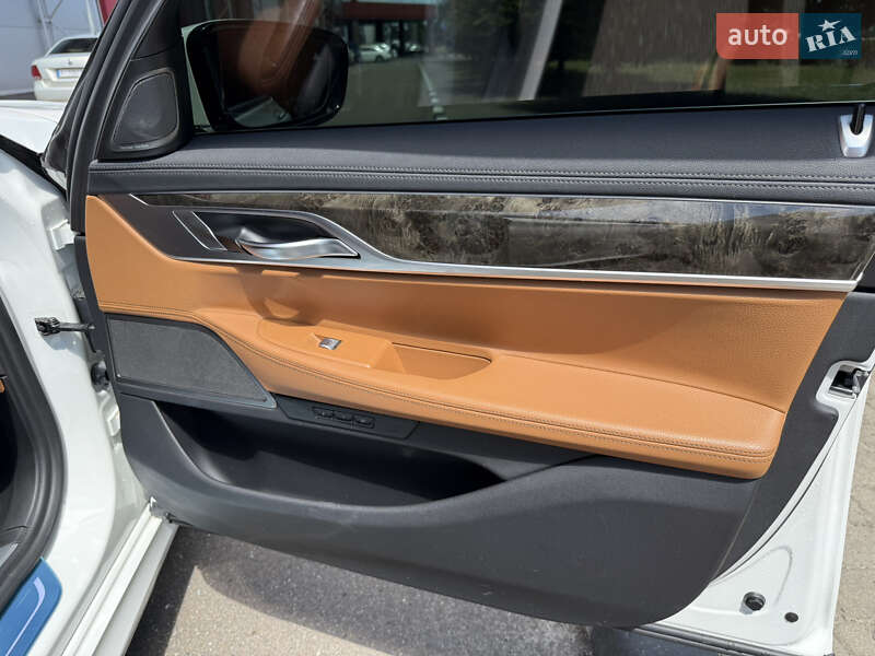 Седан BMW 7 Series 2018 в Киеве