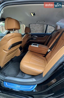 Седан BMW 7 Series 2017 в 