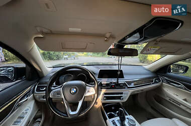 Седан BMW 7 Series 2015 в 