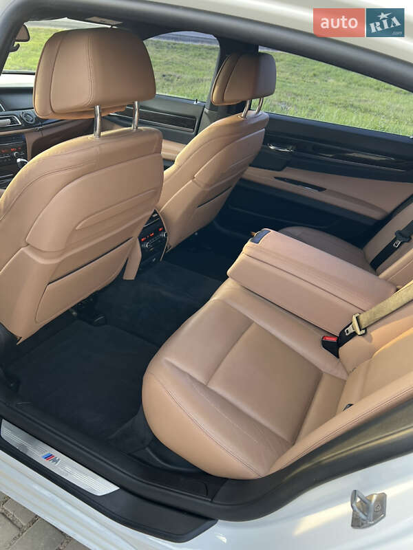 Седан BMW 7 Series 2014 в Львове