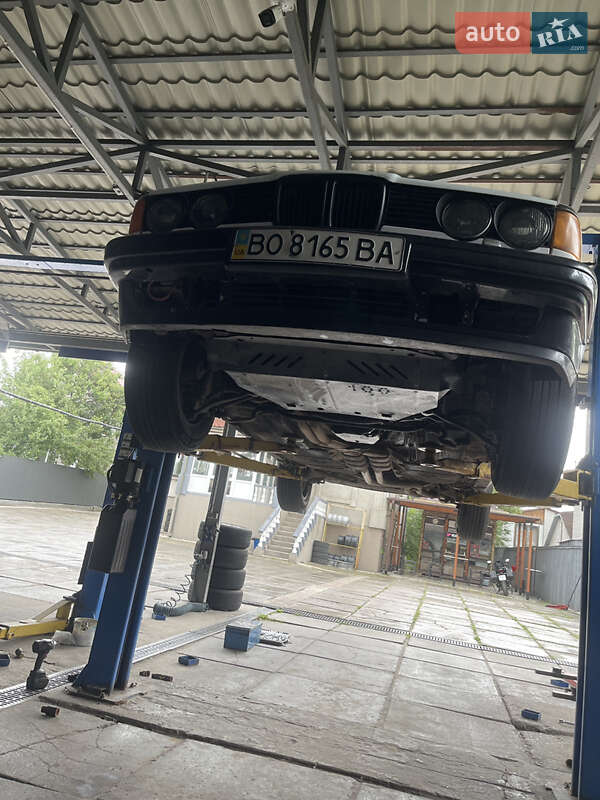 Седан BMW 7 Series 1988 в Києві