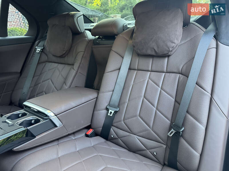 Седан BMW 7 Series 2024 в Киеве фото 53 Седан BMW 7 Series 2024 в Киеве