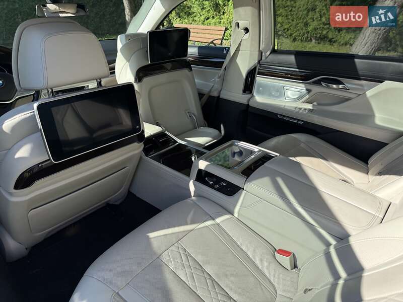 Седан BMW 7 Series 2015 в Львові фото 44 Седан BMW 7 Series 2015 в Львові
