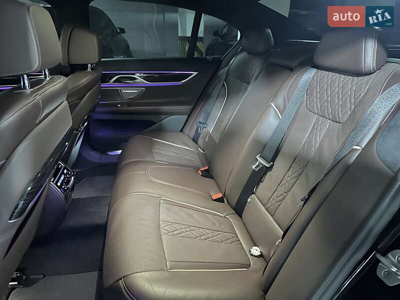 Седан BMW 7 Series 2022 в Дніпрі