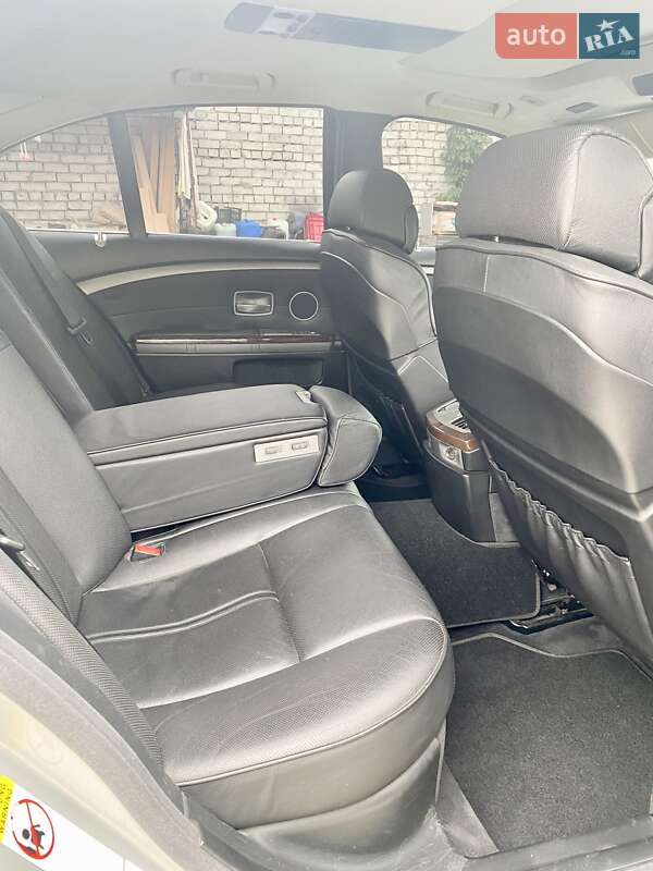 Седан BMW 7 Series 2002 в Черкасах