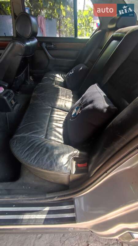 Седан BMW 7 Series 1993 в Кривом Роге