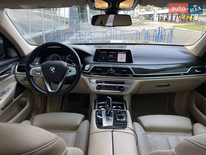 Седан BMW 7 Series 2017 в Києві