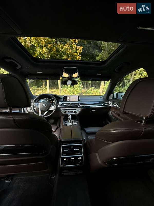 Седан BMW 7 Series 2017 в Львові
