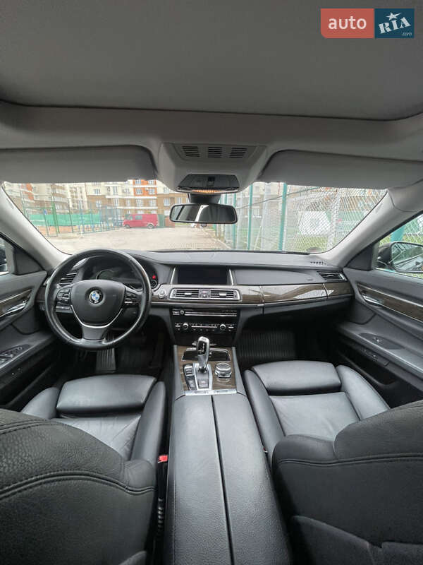 Седан BMW 7 Series 2015 в Львові