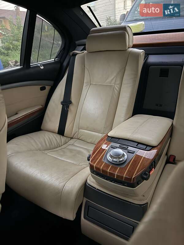 Седан BMW 7 Series 2003 в Гореничах