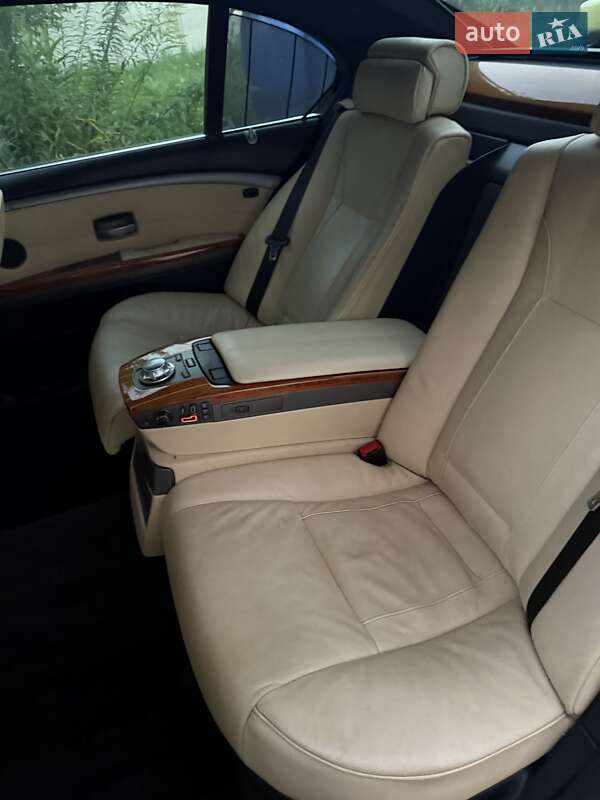 Седан BMW 7 Series 2003 в Гореничах