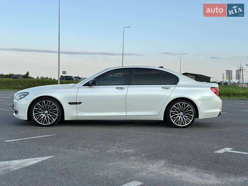 Седан BMW 7 Series 2011 в Львові