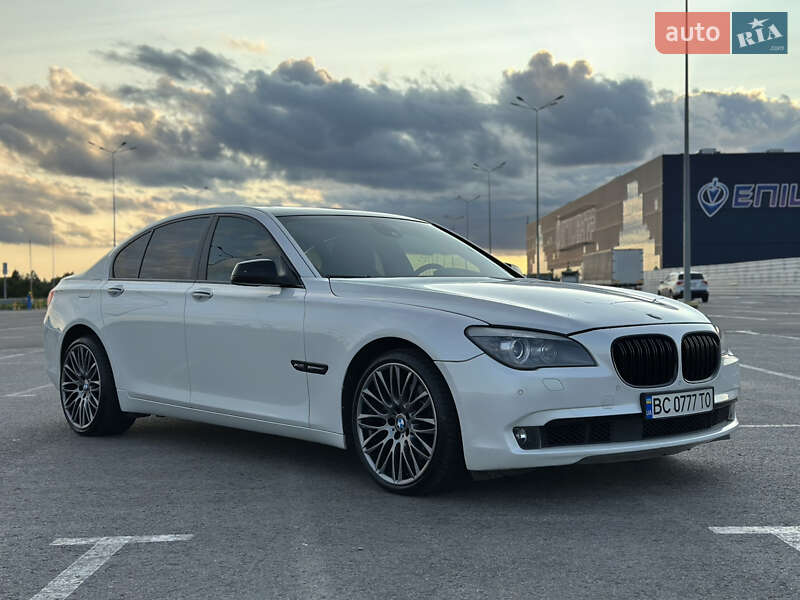 Седан BMW 7 Series 2011 в Львові