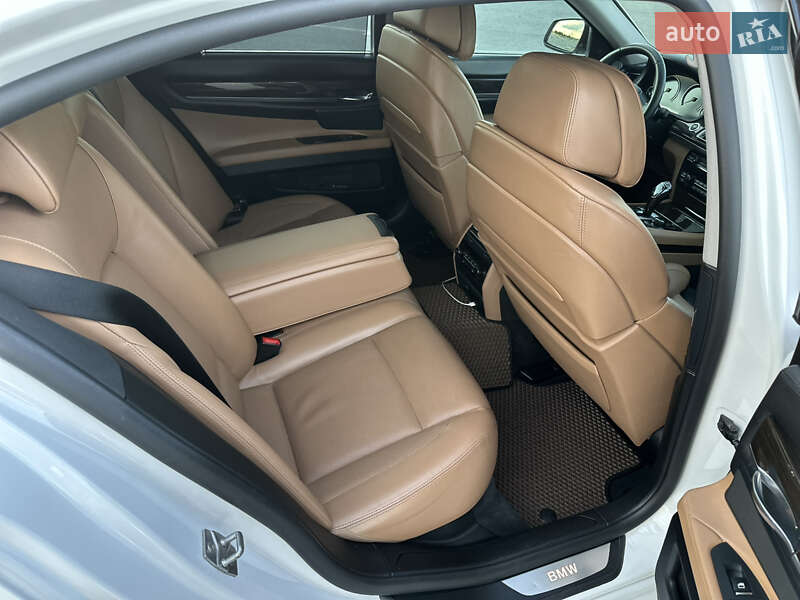 Седан BMW 7 Series 2011 в Львові