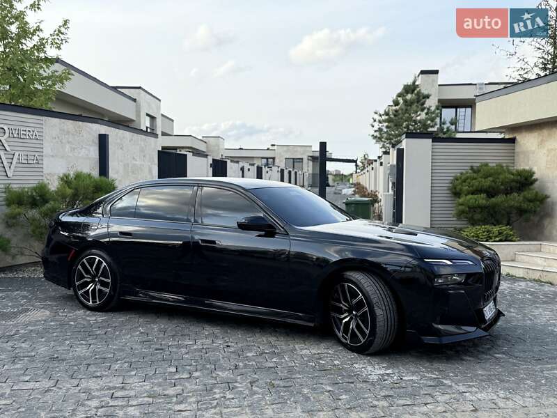 Седан BMW 7 Series 2023 в Львові
