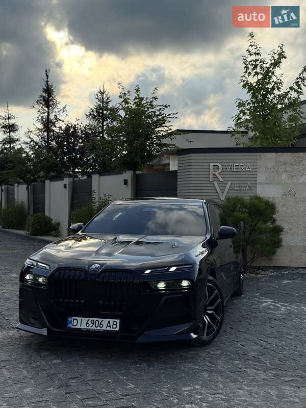 Седан BMW 7 Series 2023 в Львові