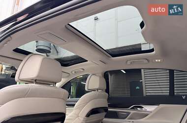 Седан BMW 7 Series 2015 в 