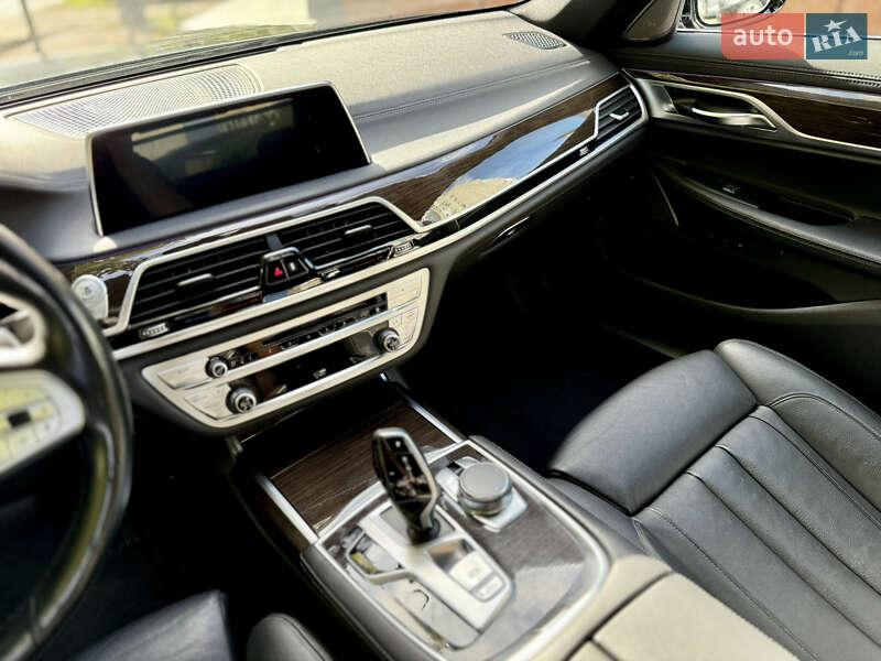 Седан BMW 7 Series 2019 в Киеве