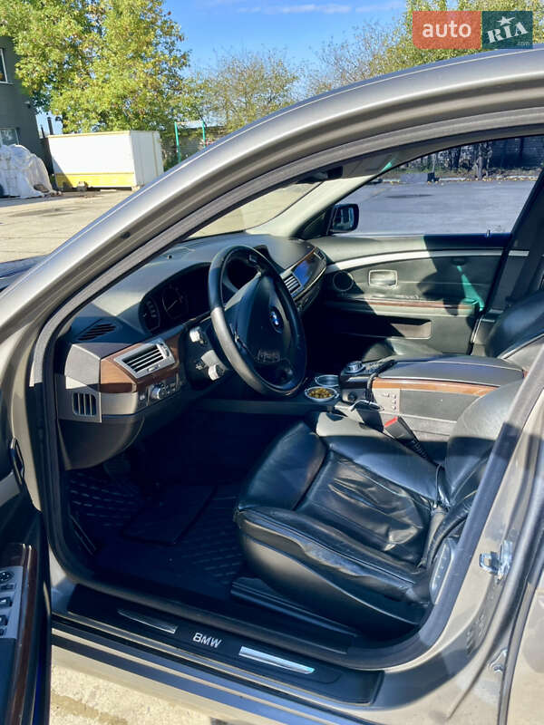 Седан BMW 7 Series 2007 в Вараші