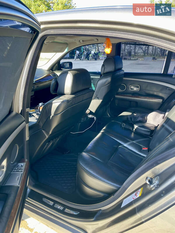 Седан BMW 7 Series 2007 в Вараші