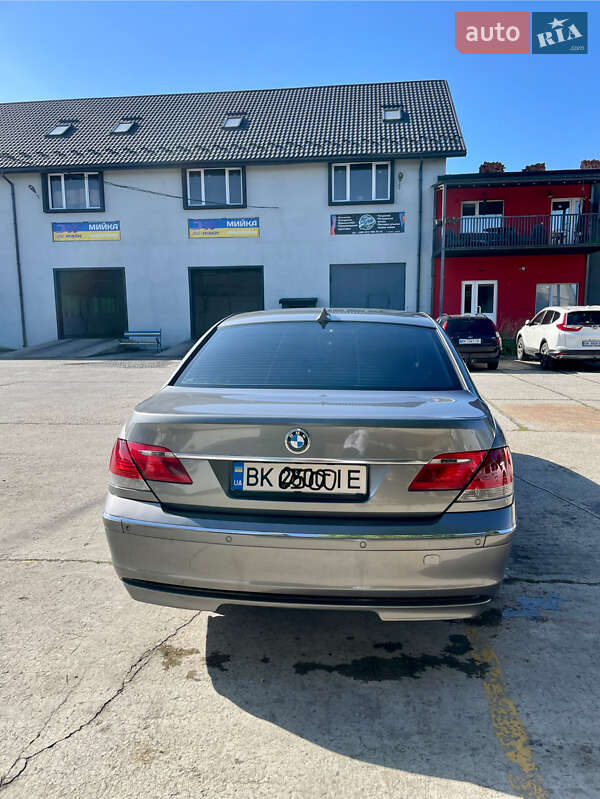 Седан BMW 7 Series 2007 в Вараші