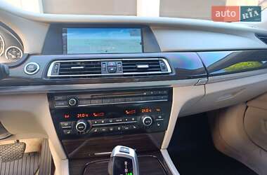Седан BMW 7 Series 2010 в 