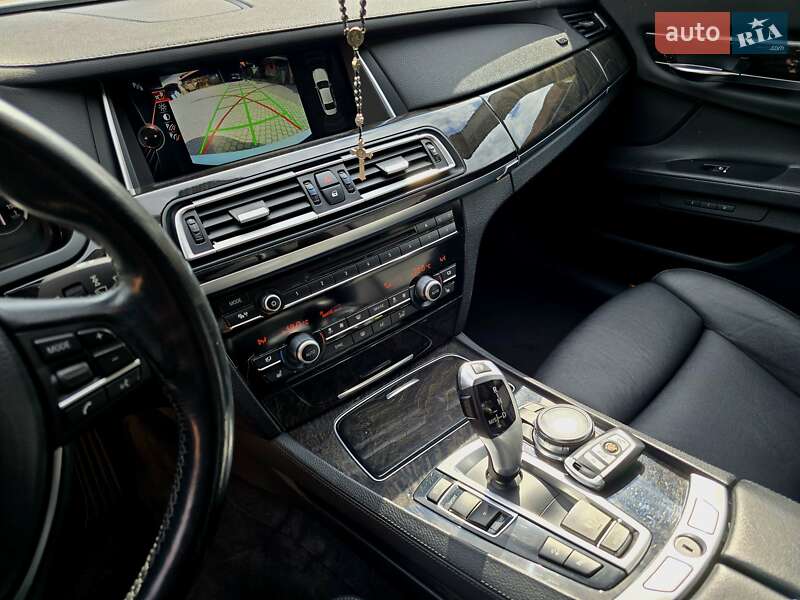 Седан BMW 7 Series 2014 в Мукачево