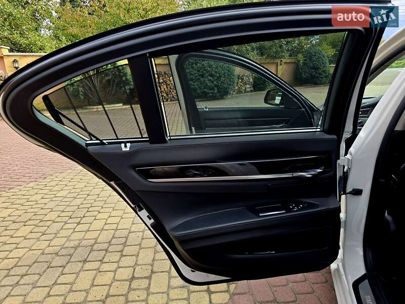 Седан BMW 7 Series 2014 в Мукачево
