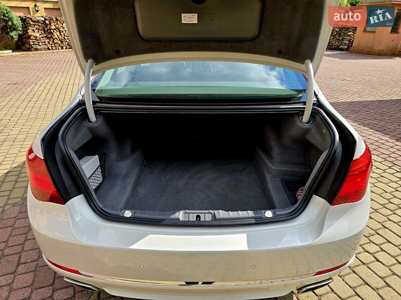 Седан BMW 7 Series 2014 в Мукачево