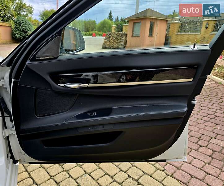 Седан BMW 7 Series 2014 в Мукачево