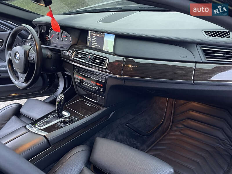 Седан BMW 7 Series 2009 в Днепре