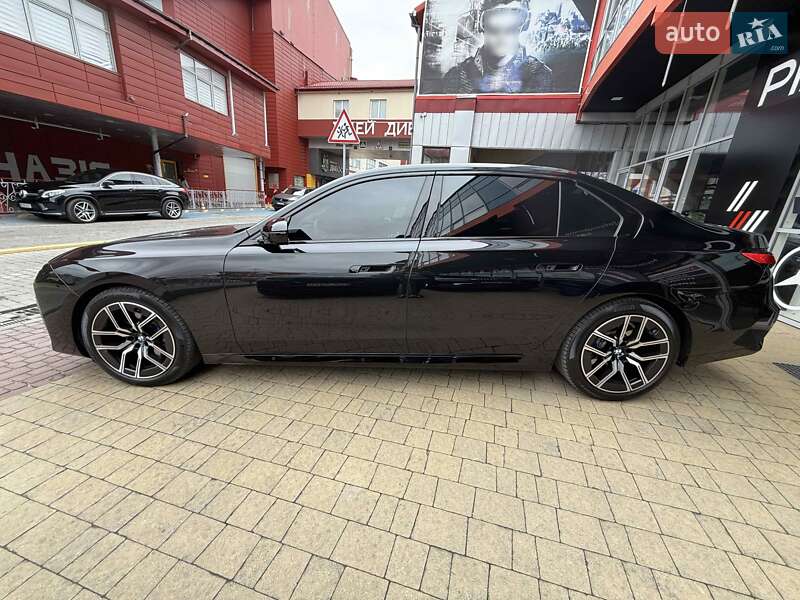 Седан BMW 7 Series 2024 в Львове