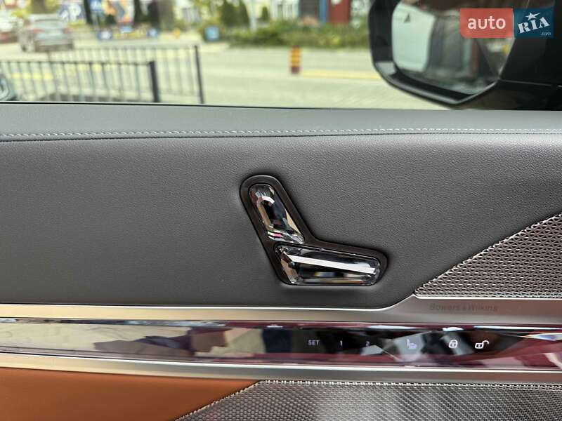 Седан BMW 7 Series 2024 в Львове