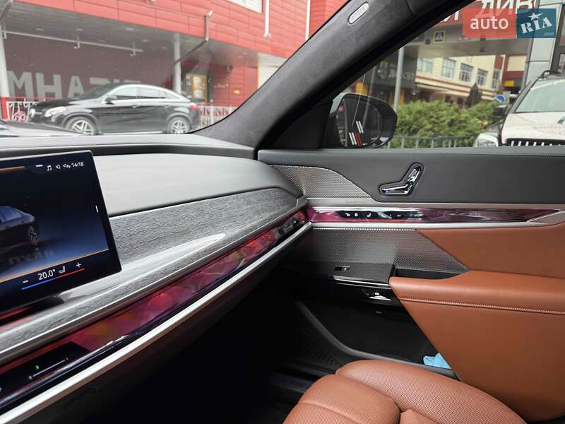 Седан BMW 7 Series 2024 в Львове