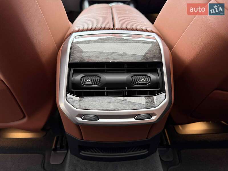 Седан BMW 7 Series 2024 в Львове