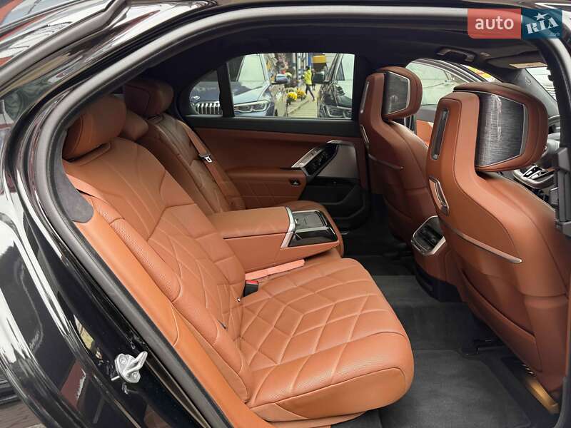 Седан BMW 7 Series 2024 в Львове