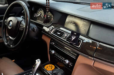 Седан BMW 7 Series 2011 в 