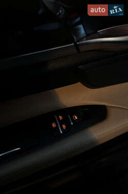 Седан BMW 7 Series 2011 в 
