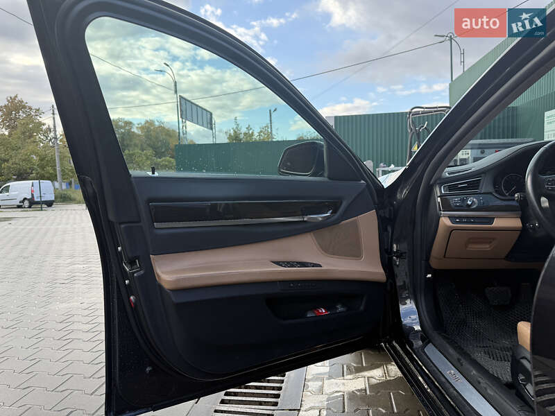 Седан BMW 7 Series 2013 в Черновцах