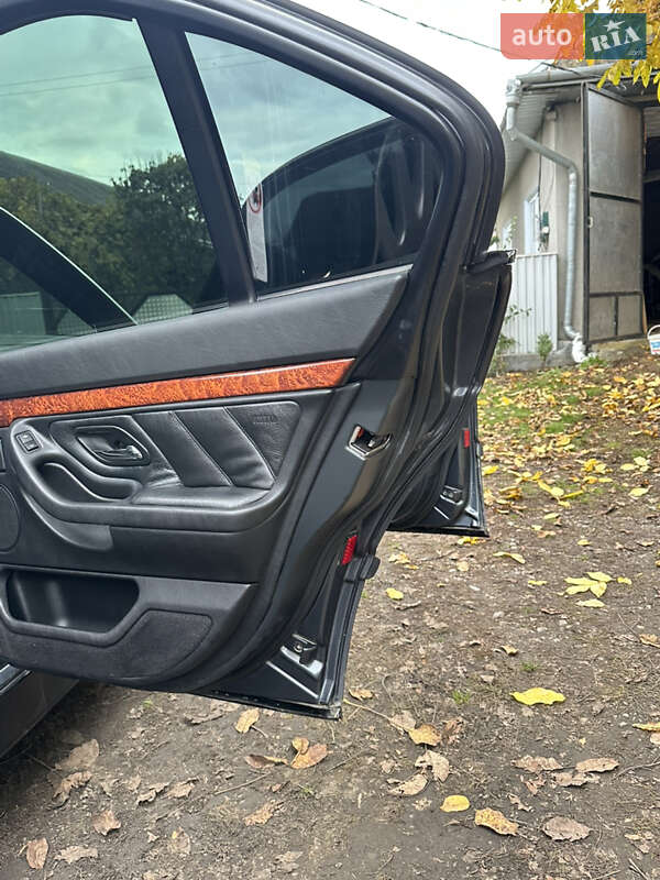 Седан BMW 7 Series 2000 в Черновцах