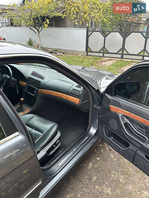 Седан BMW 7 Series 2000 в Черновцах