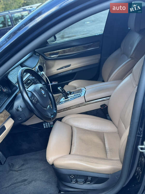 Седан BMW 7 Series 2010 в Луцке