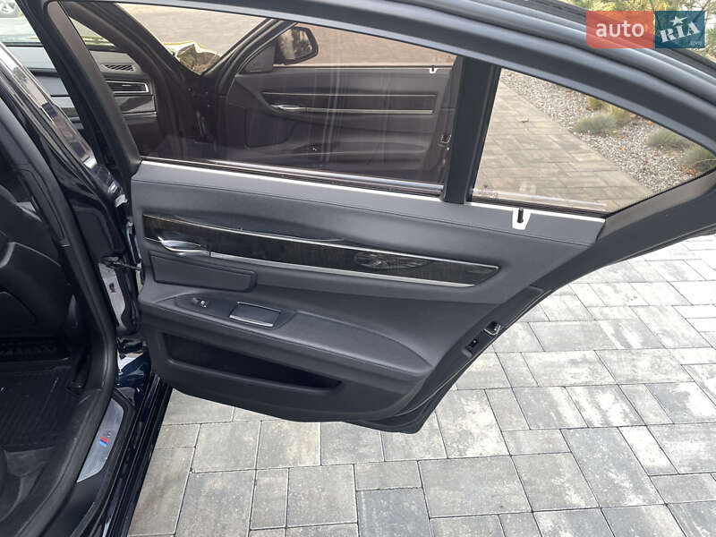 Седан BMW 7 Series 2013 в Луцке