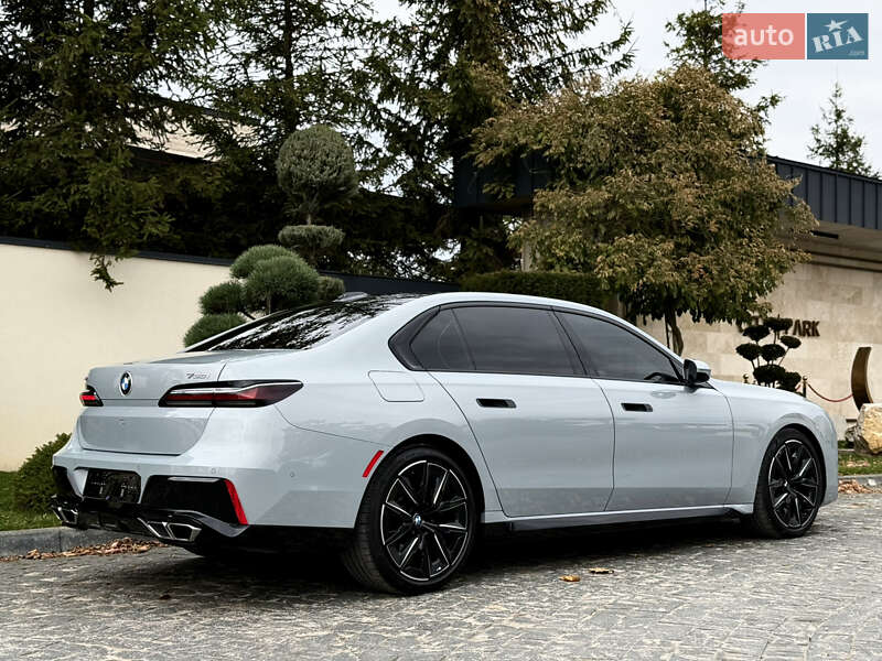 Седан BMW 7 Series 2022 в Львове