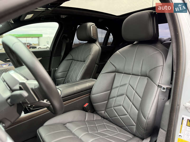 Седан BMW 7 Series 2022 в Львове